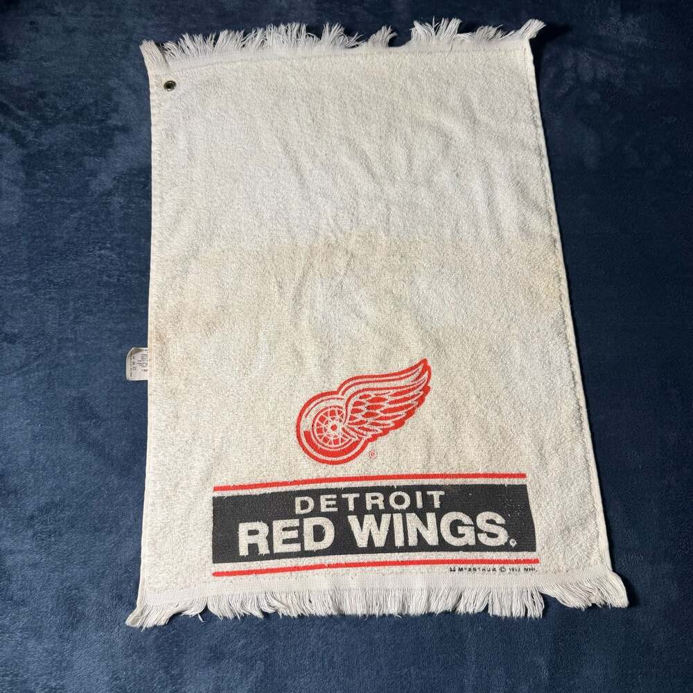 Vintage 1992 McArthur Detroit Red Wings Towel
